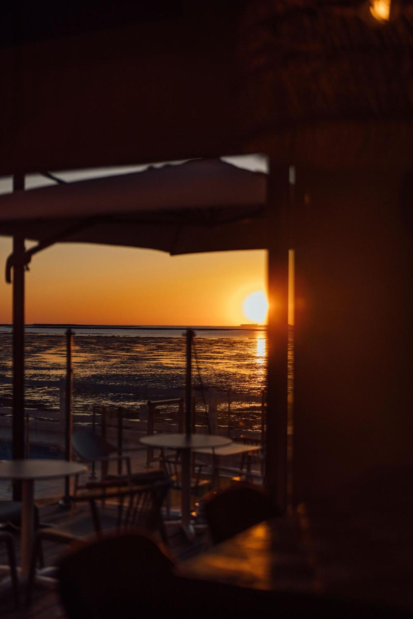 Beach Hotel - Le Grand Chalet رونس لو بين المظهر الخارجي الصورة